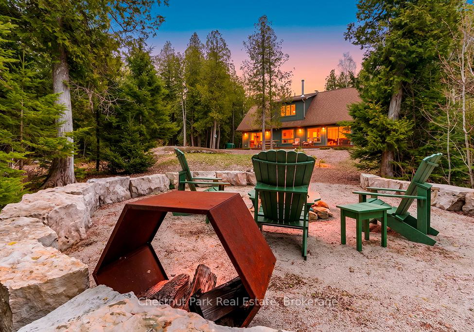 90-devils-glen-northern-bruce-peninsula-ontario-x13150894