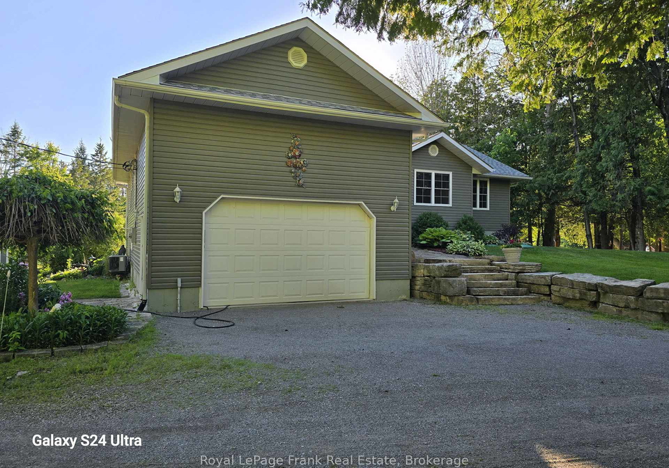 34-fire-route-96-route-trent-lakes-ontario-x13151590
