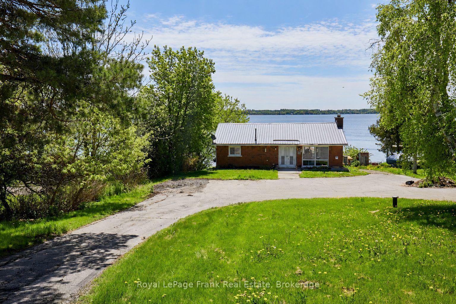 36-summer-drive-kawartha-lakes-ontario-x13151952
