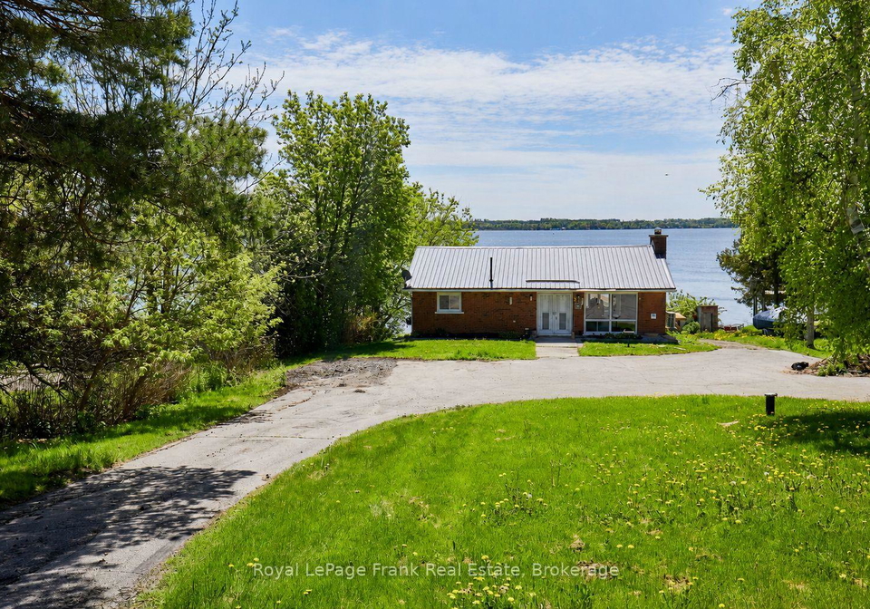 36-summer-drive-kawartha-lakes-ontario-x13151952