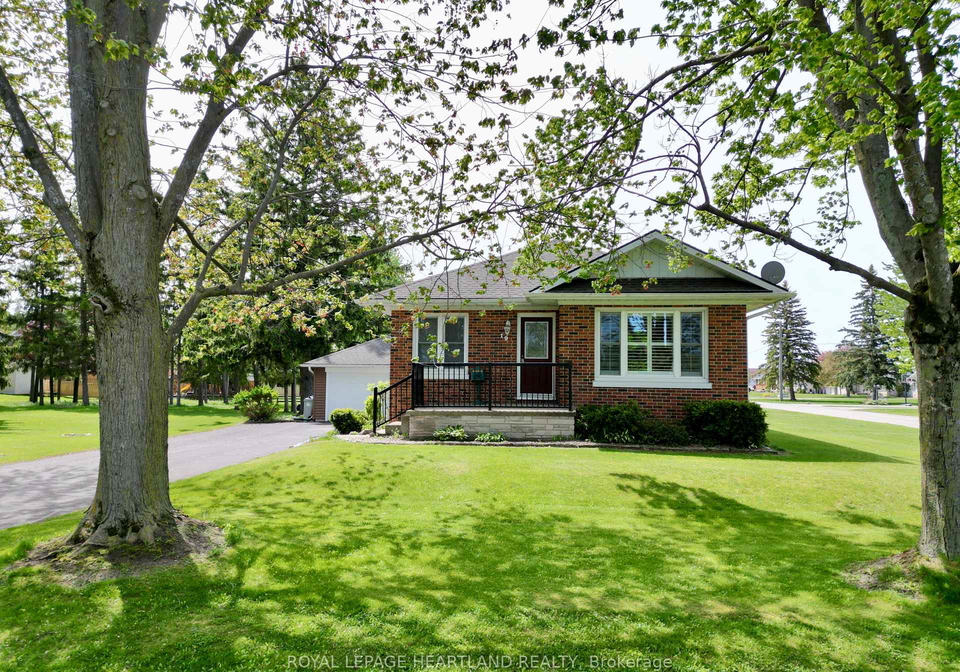 19-centre-street-bluewater-ontario-x13152006