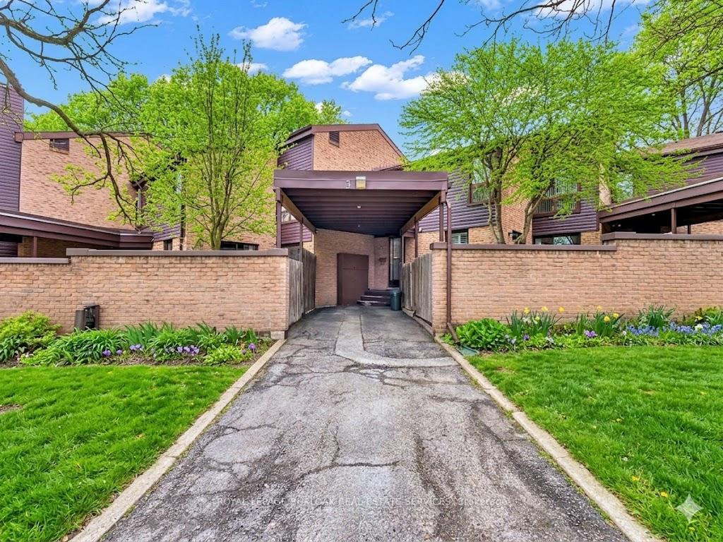 28-underhill-crescent-kitchener-ontario-x13152716