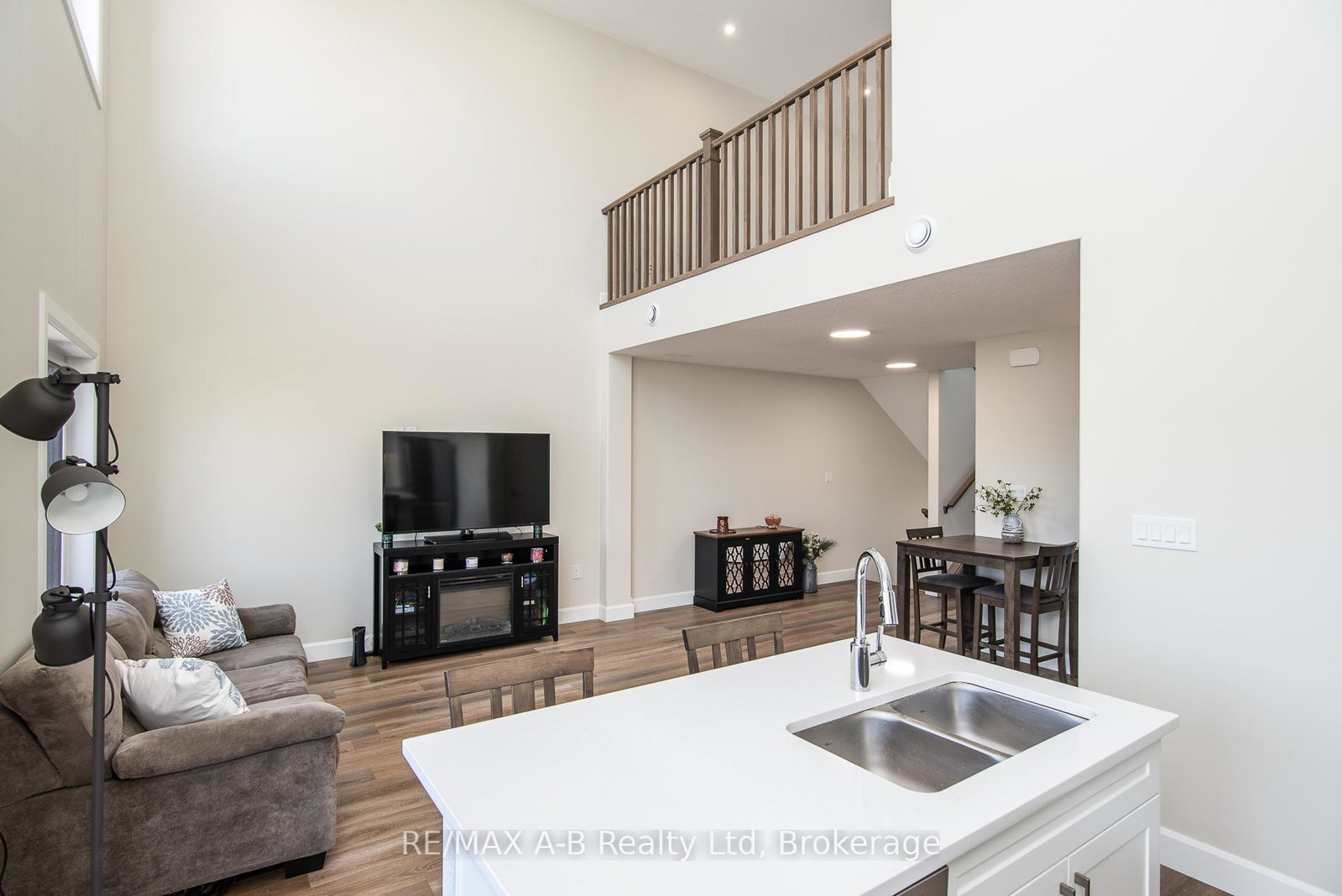 3202-vivian-line-37-lane-stratford-ontario-x13154484