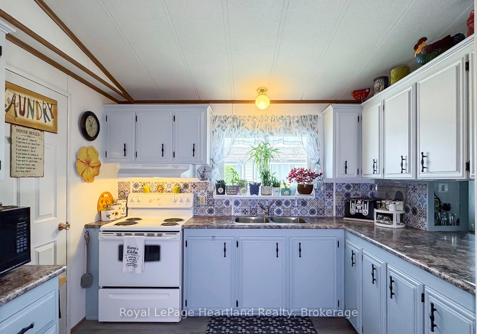 45-redford-drive-south-huron-ontario-x13154582
