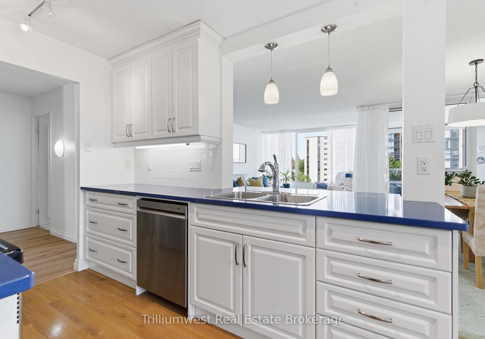 23-woodlawn-road-e-guelph-ontario-x13154822