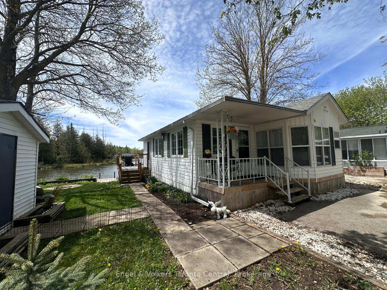 7489-sideroad-5-e-wellington-north-ontario-x13155036