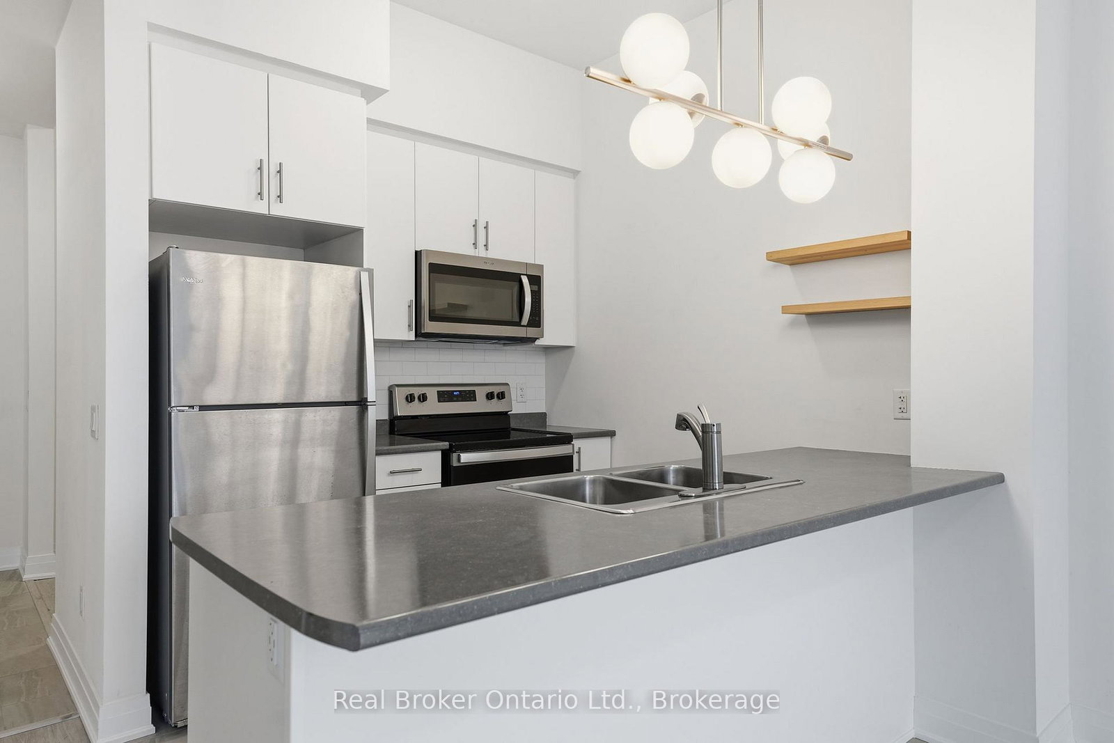 16-concord-place-grimsby-ontario-x13155634