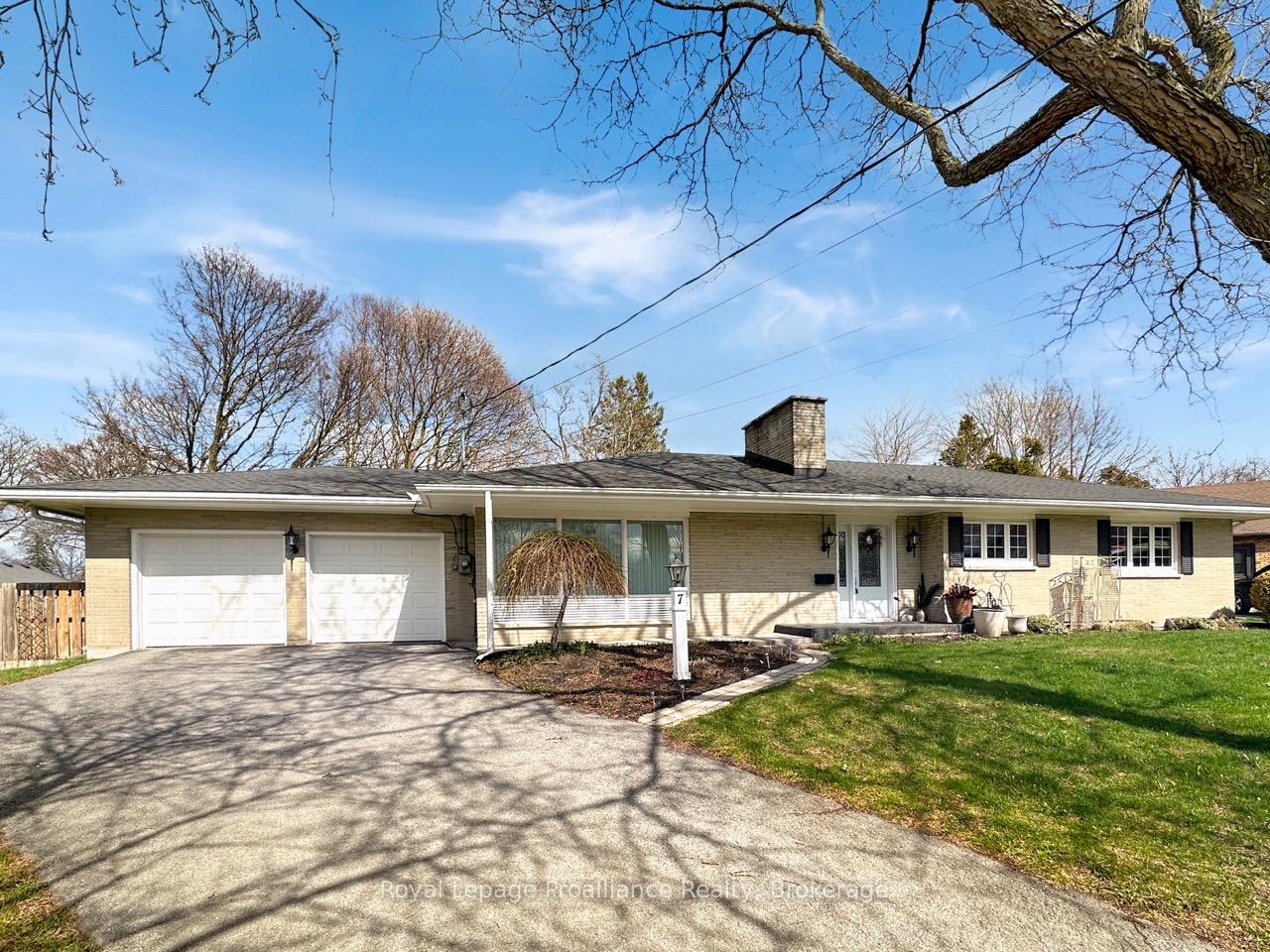 7-eastwood-park-drive-belleville-ontario-x13155796