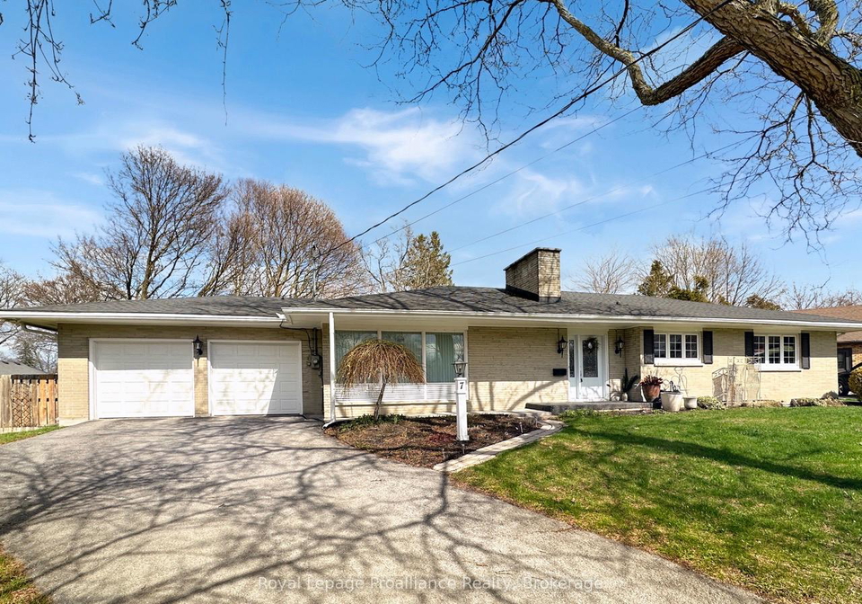 7-eastwood-park-drive-belleville-ontario-x13155796