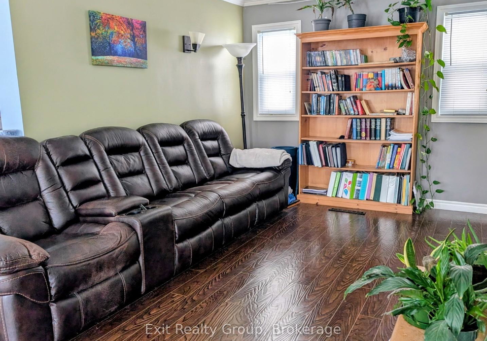 42-mcgill-street-quinte-west-ontario-x13156916