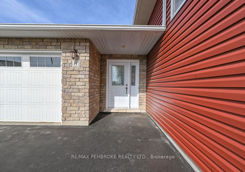 8-greenvale-crescent-petawawa-ontario-x13157172