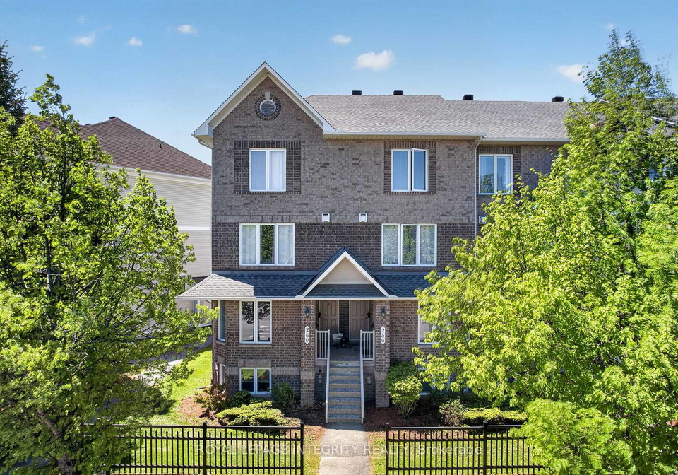 256-cresthaven-drive-ottawa-ontario-x13157560