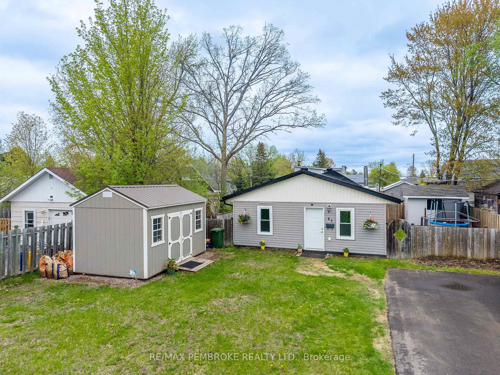 42-selkirk-street-petawawa-ontario-x13157928