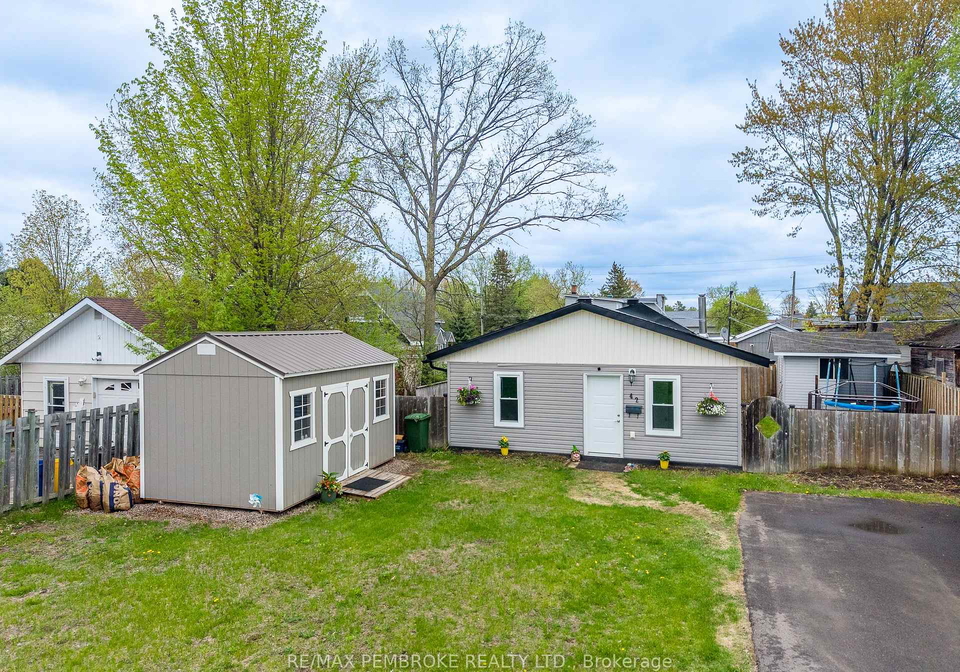 42-selkirk-street-petawawa-ontario-x13157928