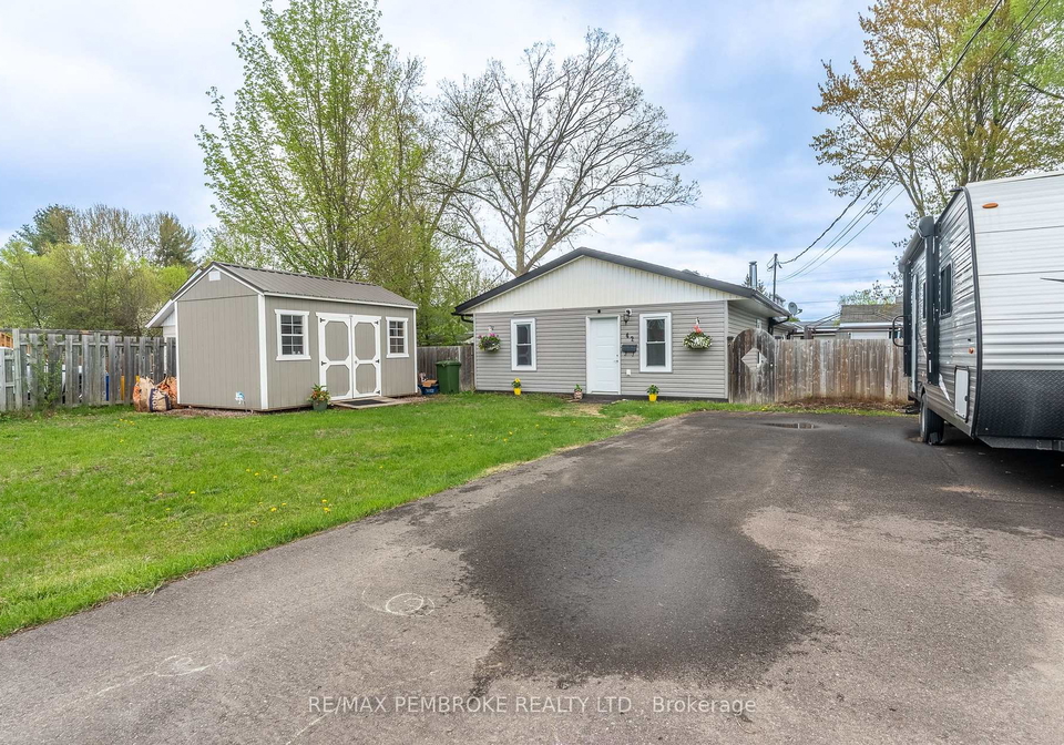 42-selkirk-street-petawawa-ontario-x13157928
