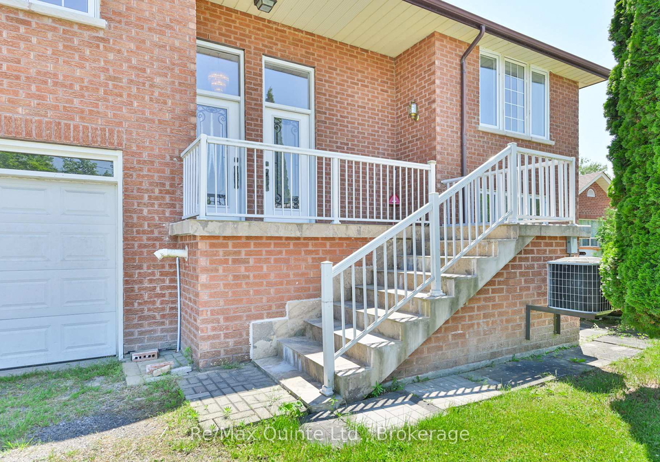 132-hiscock-shores-road-prince-edward-county-ontario-x13159276