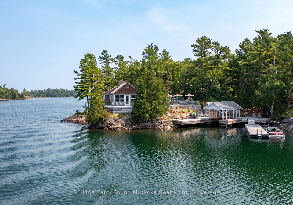 2-a258-island-the-archipelago-ontario-x13160248