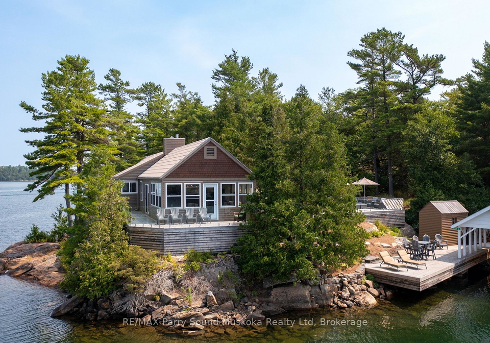 2-a258-island-the-archipelago-ontario-x13160248