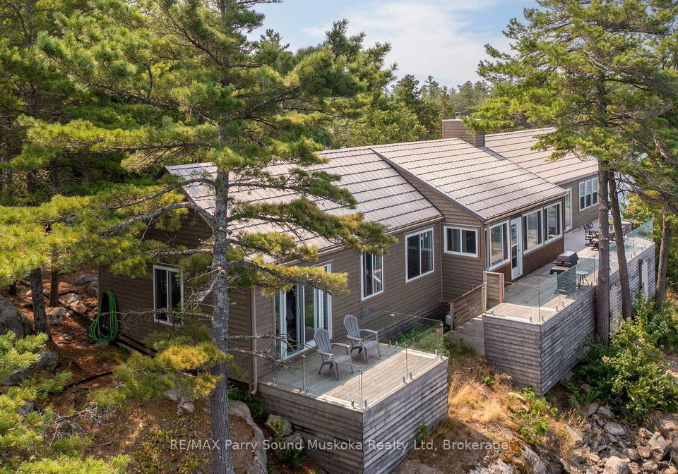 2-a258-island-the-archipelago-ontario-x13160248
