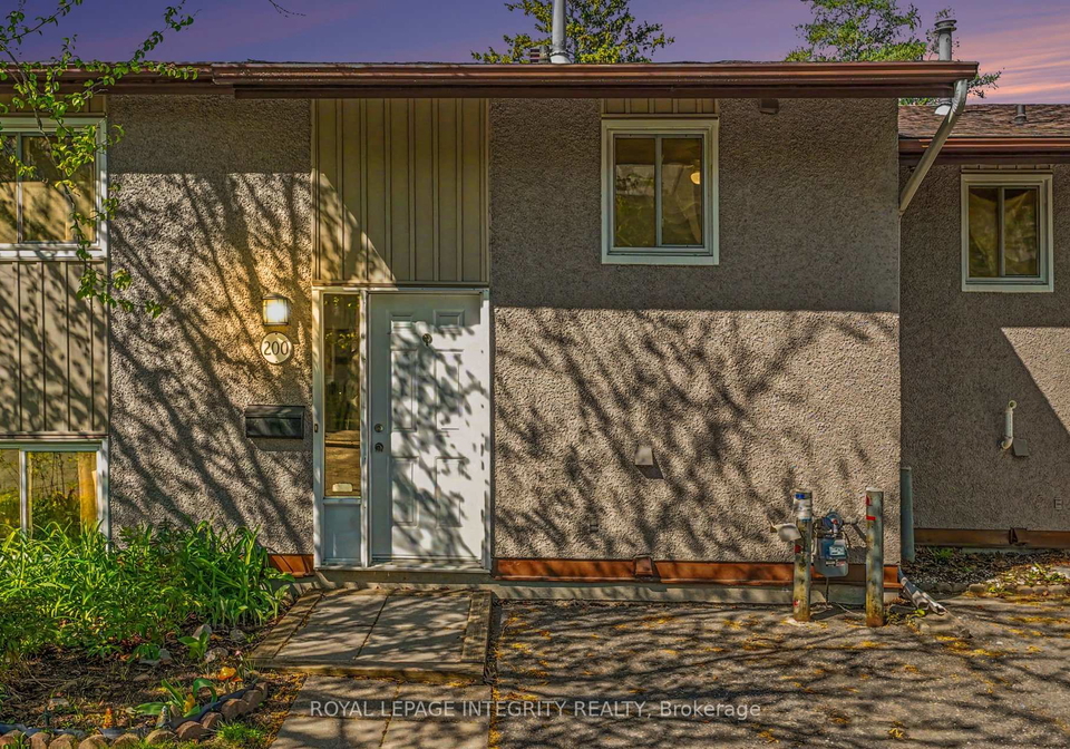 200-woodfield-drive-ottawa-ontario-x13160338