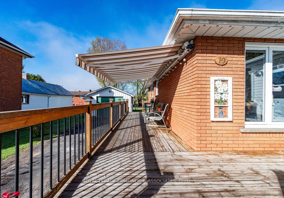 19-elliott-street-whitewater-region-ontario-x13160640