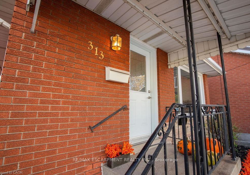313-barton-street-w-hamilton-ontario-x13160970
