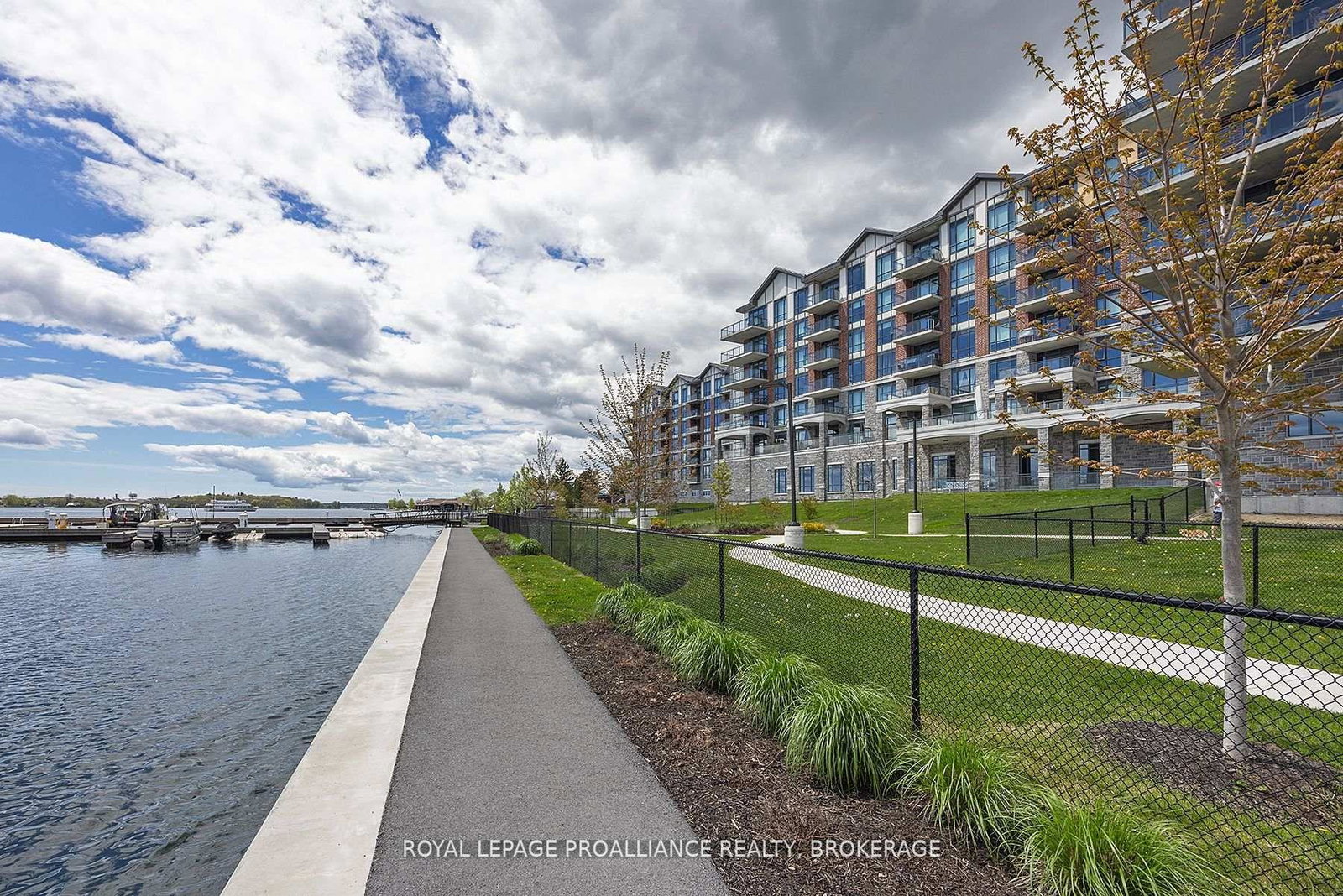 129a-south-street-gananoque-ontario-x13161352
