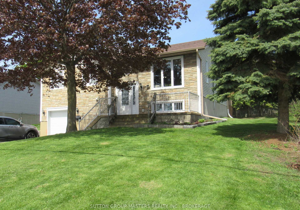 4571-bath-road-loyalist-ontario-x13162796