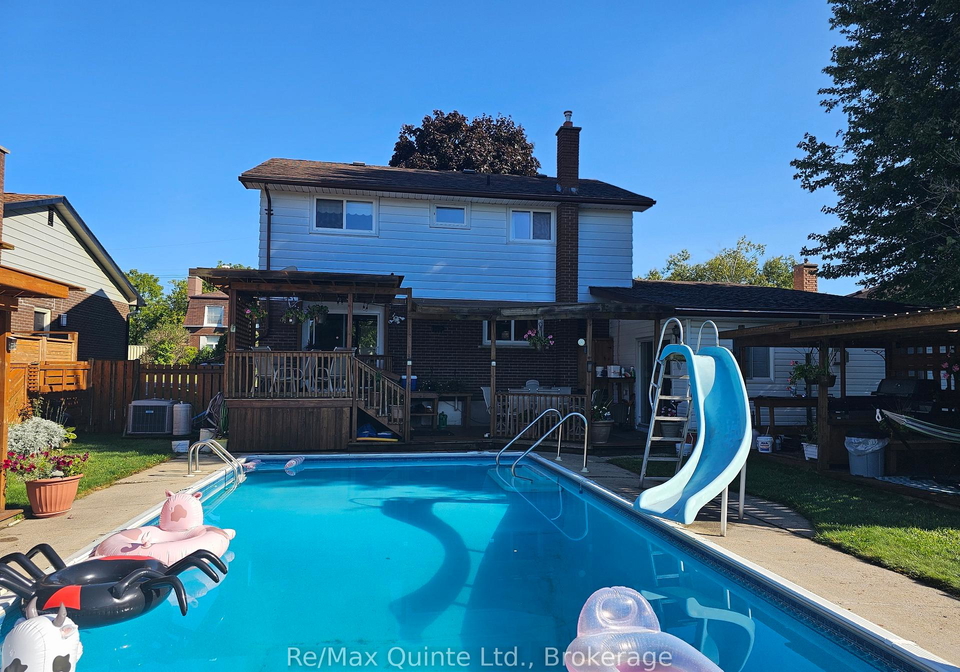 12-philip-street-prince-edward-county-ontario-x13163076