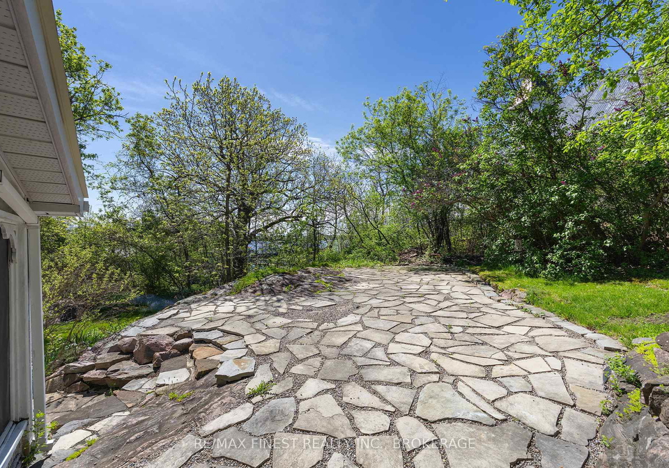 11-front-street-leeds-and-the-thousand-islands-ontario-x13163446