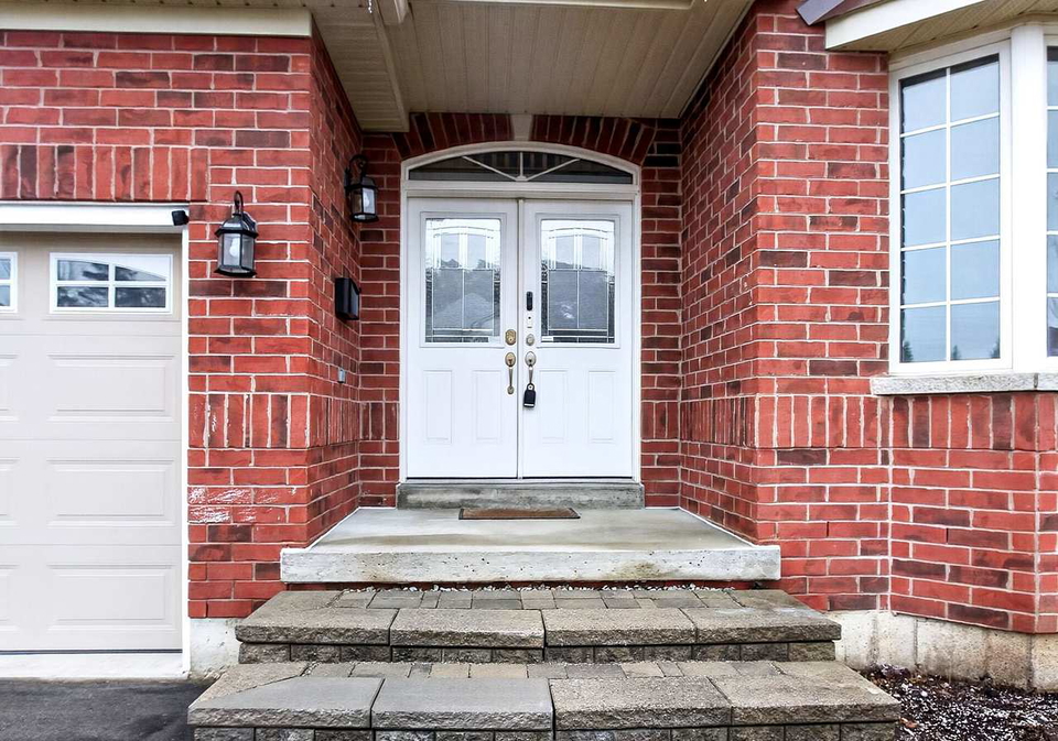 31-ellis-crescent-kawartha-lakes-ontario-x13163928