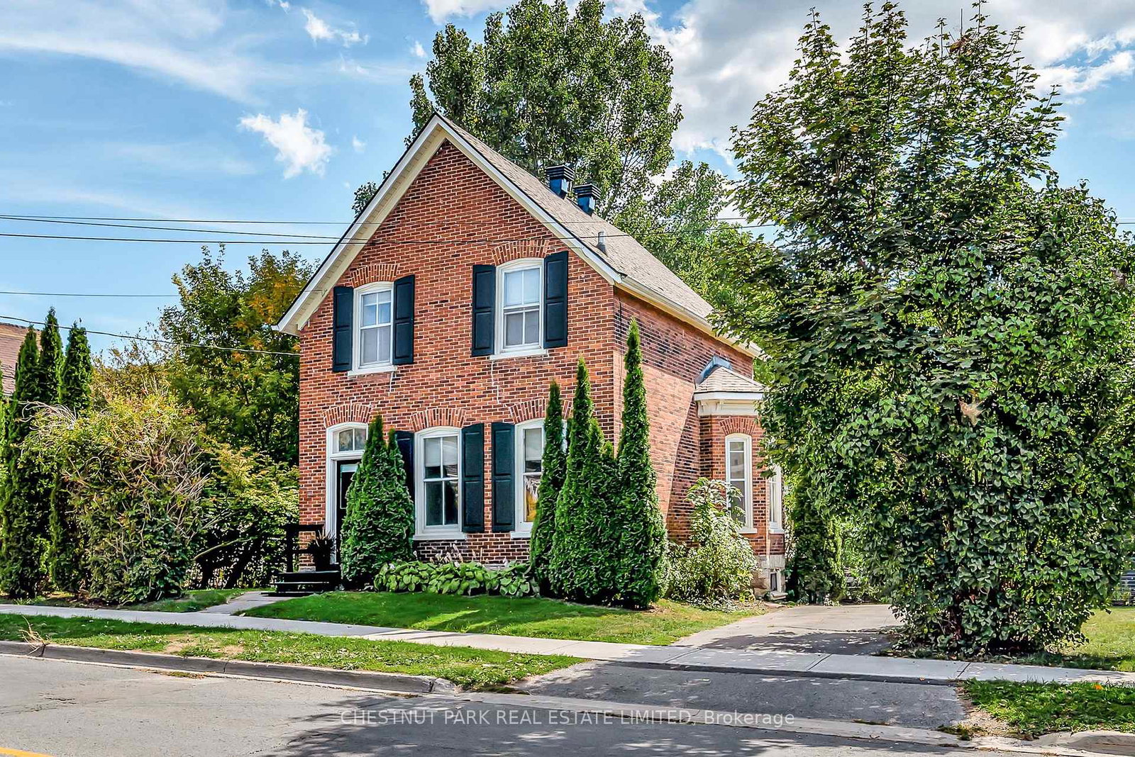 28-york-street-prince-edward-county-ontario-x13164390