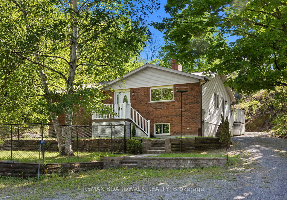 802-beach-lane-leeds-and-the-thousand-islands-ontario-x13165372