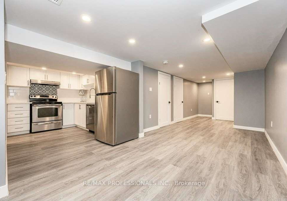 15-wexford-avenue-n-hamilton-ontario-x13168526