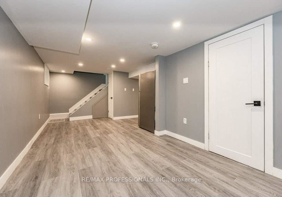 15-wexford-avenue-n-hamilton-ontario-x13168526
