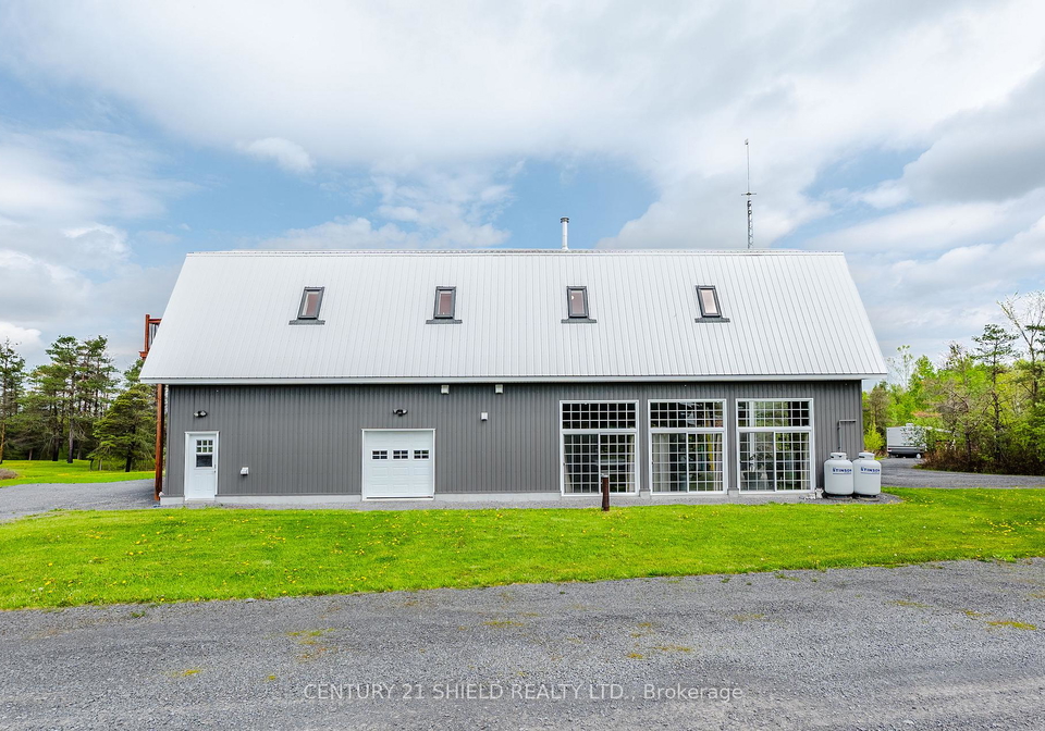 4075-county-road-15-south-stormont-ontario-x13169122