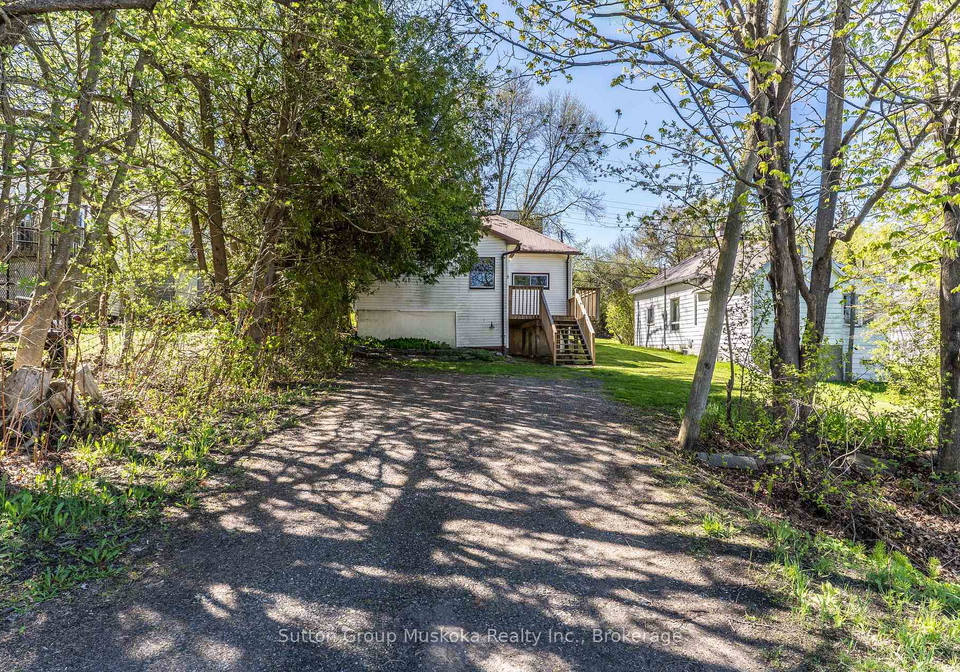 18-susan-street-w-huntsville-ontario-x13169254