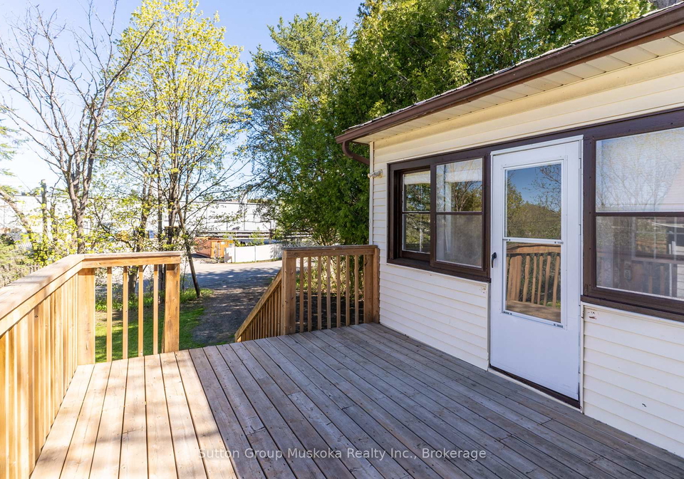 18-susan-street-w-huntsville-ontario-x13169254