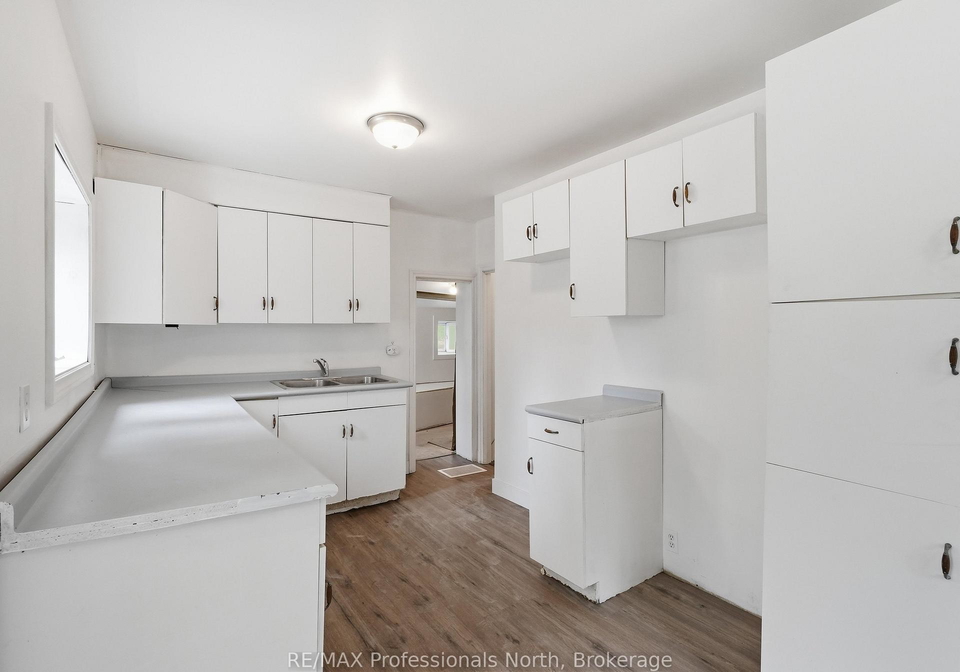 6-kitchen-road-n-huntsville-ontario-x13170030