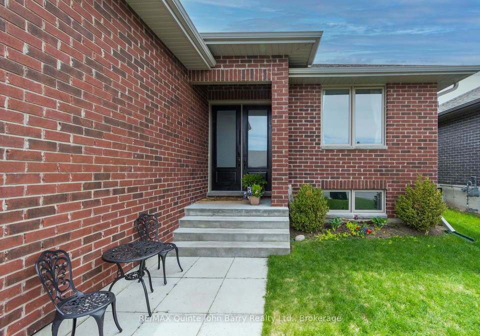 8-liberty-crescent-quinte-west-ontario-x13170562