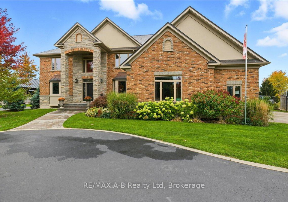 151-huron-road-perth-south-ontario-x13170864