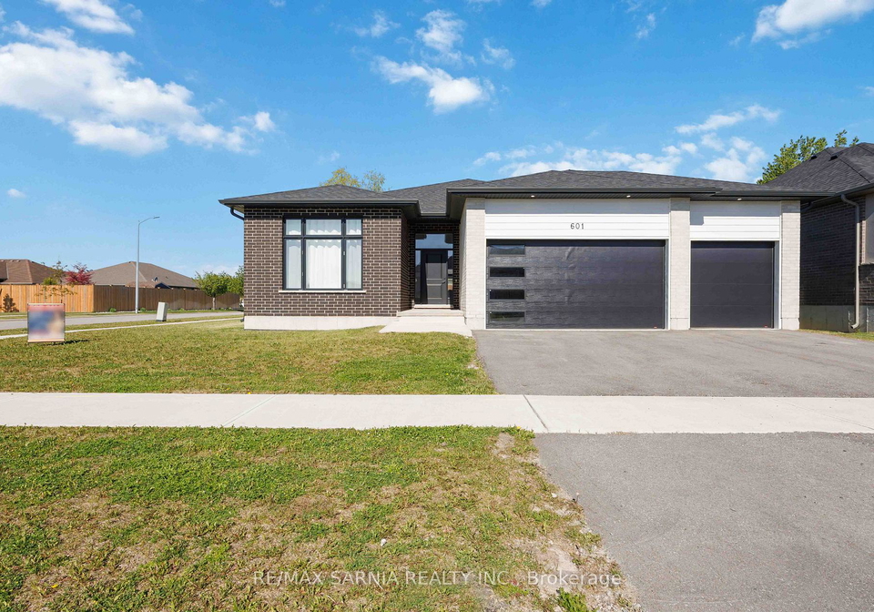 601-sweetbay-crescent-sarnia-ontario-x13172500
