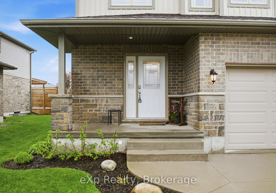 300-hutton-street-e-north-perth-ontario-x13173460