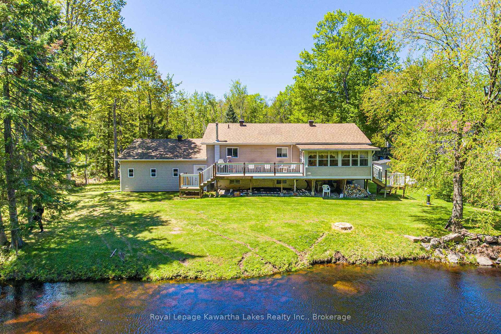 17-fire-route-trent-lakes-ontario-x13175026