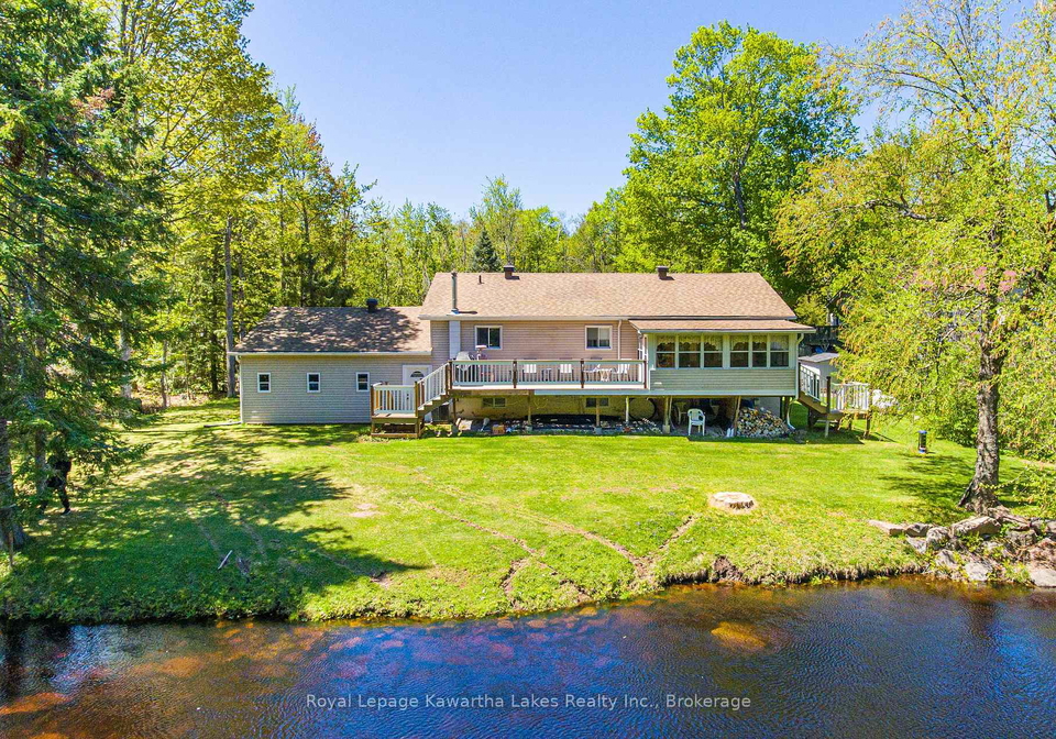 17-fire-route-trent-lakes-ontario-x13175026