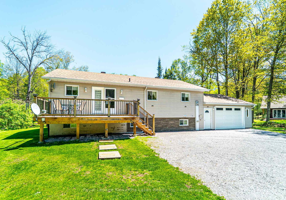 17-fire-route-trent-lakes-ontario-x13175026
