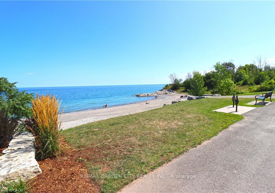 10-concord-place-grimsby-ontario-x13175110
