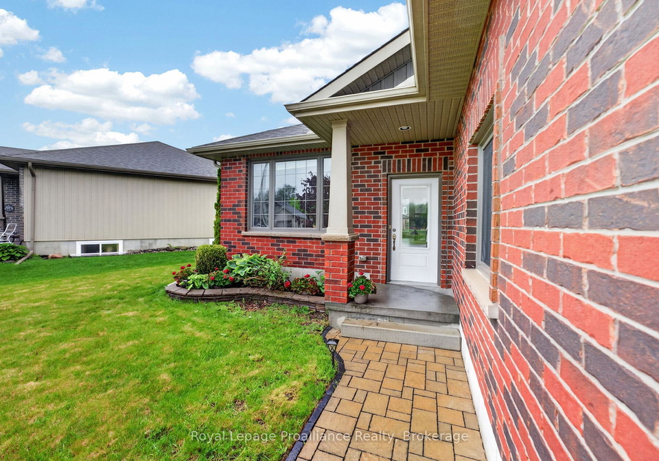 32-aspen-drive-quinte-west-ontario-x13176536