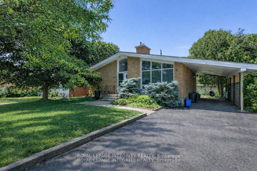 2347-baseline-road-ottawa-ontario-x13177416