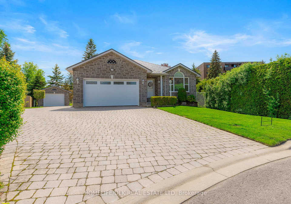 27-loyalist-place-brockville-ontario-x13182472